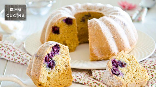 Ciambella ai mirtilli e latte di cocco