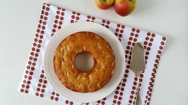 Torta di mele e uvetta con farina di kamut