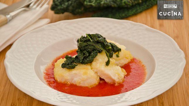 Baccalà fritto al pomodoro e cavolo nero