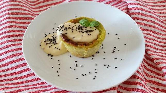 Soufflè di zucchine con fonduta al parmigiano e sesamo nero