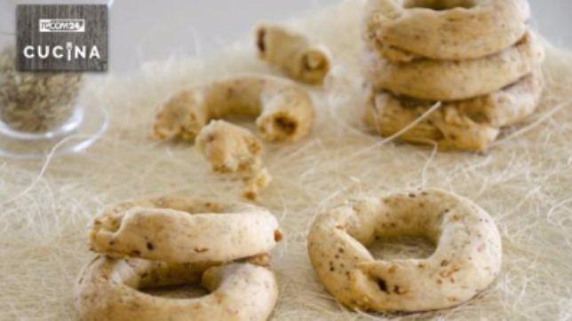 Taralli alle mandorle e finocchietto