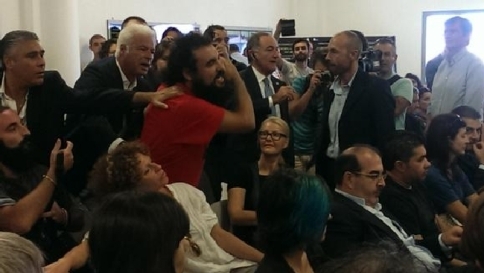 lampedusa,schultz, contestazione