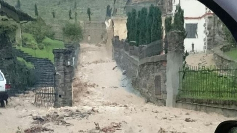 alluvione,scrivi,genova