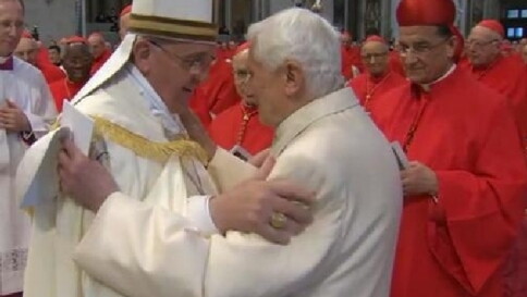 concistoro benedetto francesco abbraccio papa